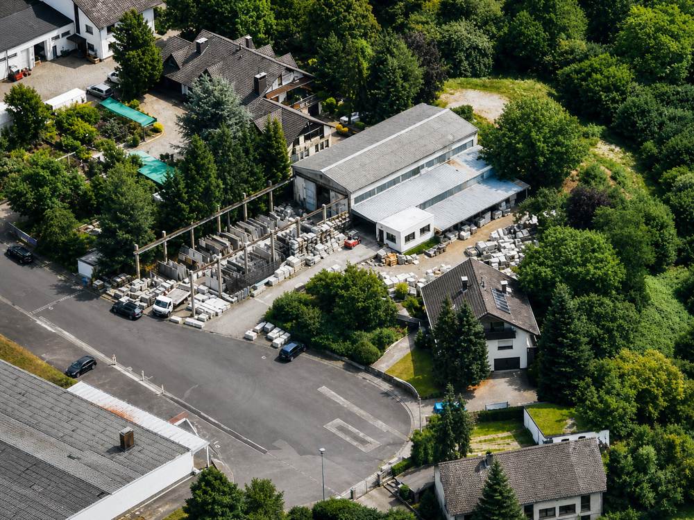 Aufbereitete Luftaufnahme der Produktion in Haibach